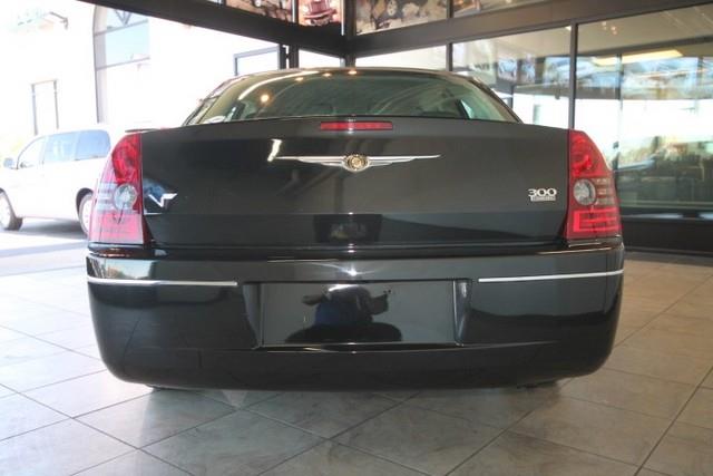 Chrysler 300 2010 photo 4