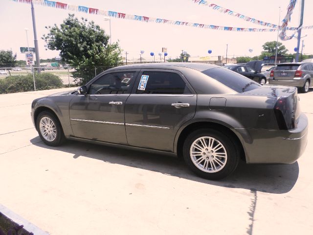 Chrysler 300 2010 photo 1