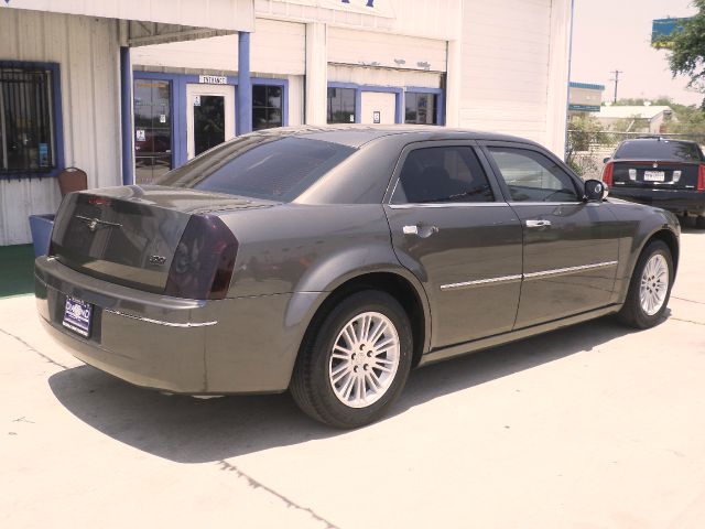 Chrysler 300 2010 photo 3