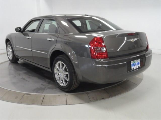 Chrysler 300 2010 photo 1