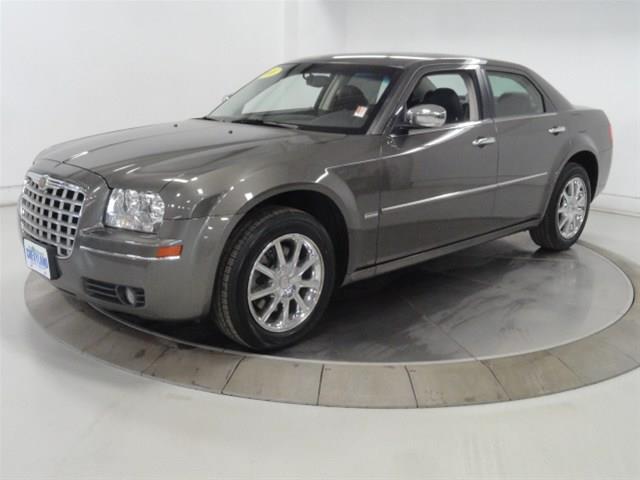 Chrysler 300 2010 photo 2