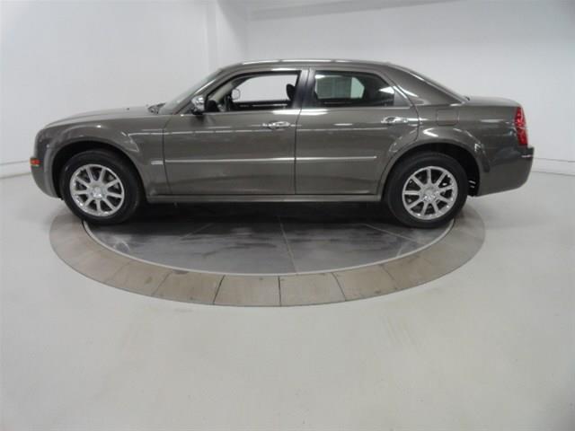 Chrysler 300 2010 photo 4