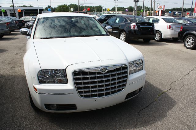 Chrysler 300 2010 photo 2