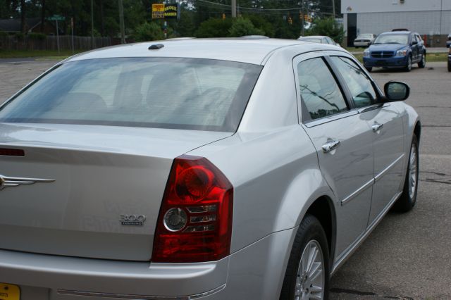 Chrysler 300 2010 photo 1