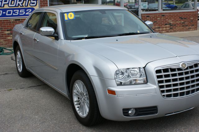 Chrysler 300 2010 photo 2