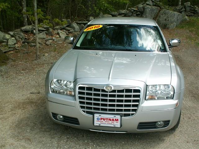 Chrysler 300 2010 photo 2