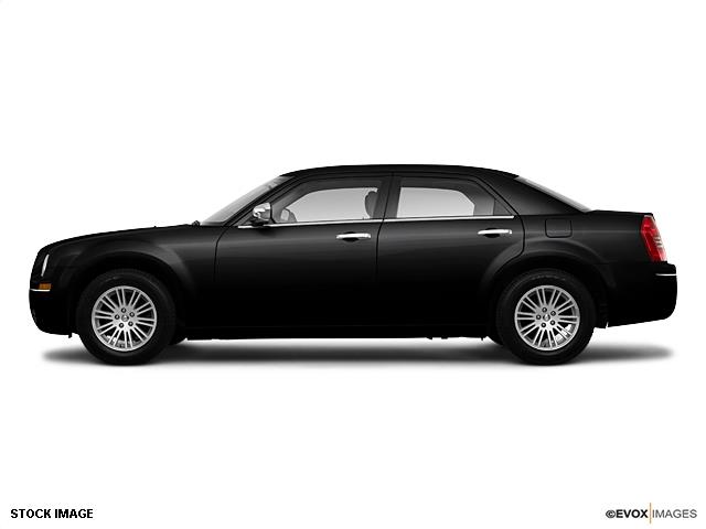 Chrysler 300 2010 photo 2