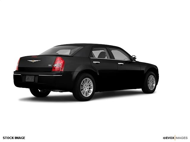 Chrysler 300 2010 photo 3