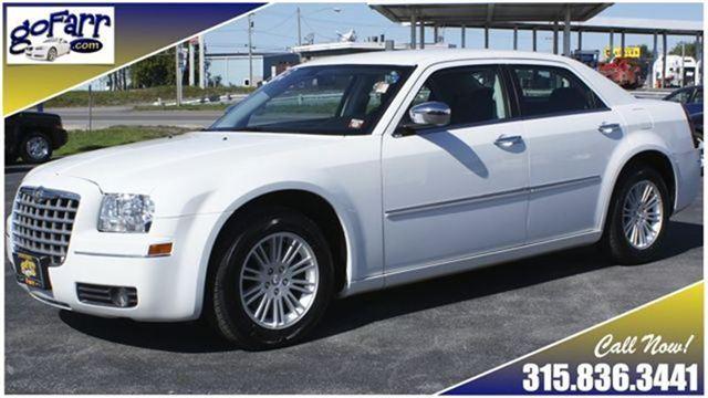 Chrysler 300 Ext Cab 125.9 WB Sedan