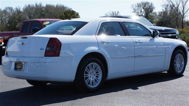 Chrysler 300 2010 photo 1