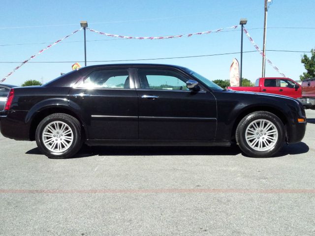 Chrysler 300 2010 photo 2