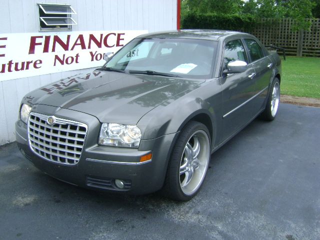 Chrysler 300 2010 photo 2