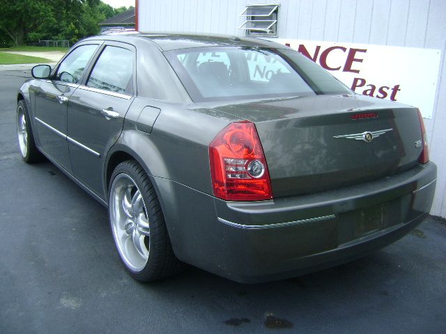 Chrysler 300 2010 photo 3