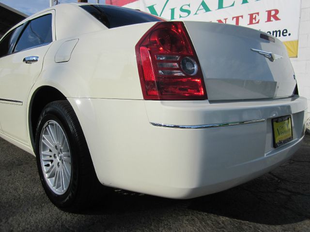 Chrysler 300 2010 photo 11