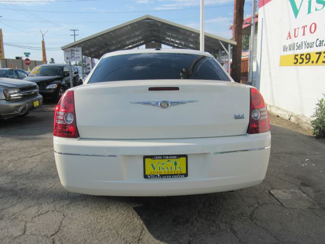 Chrysler 300 2010 photo 12