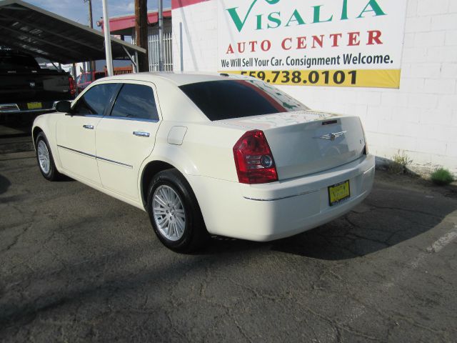 Chrysler 300 2010 photo 13