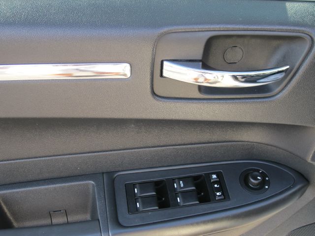 Chrysler 300 2010 photo 4