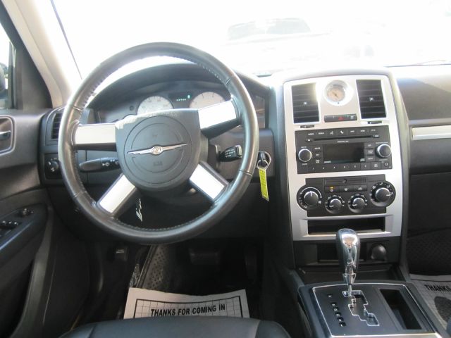 Chrysler 300 2010 photo 7