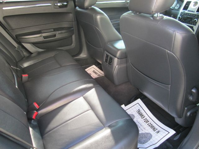 Chrysler 300 2010 photo 9