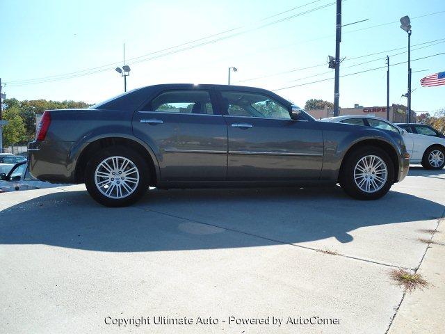 Chrysler 300 2010 photo 2