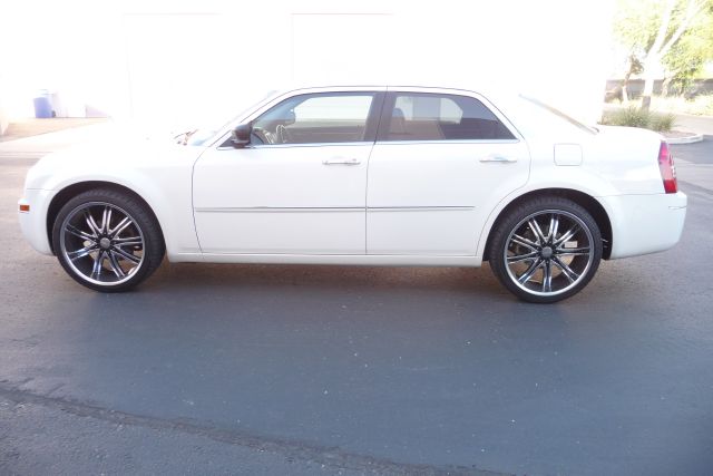 Chrysler 300 2010 photo 17