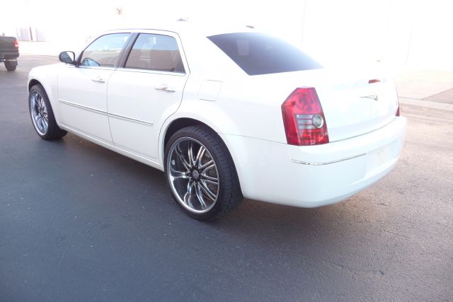 Chrysler 300 2010 photo 18