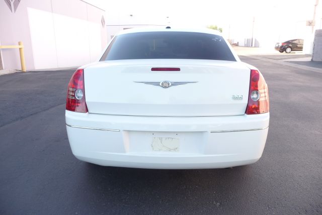 Chrysler 300 2010 photo 19