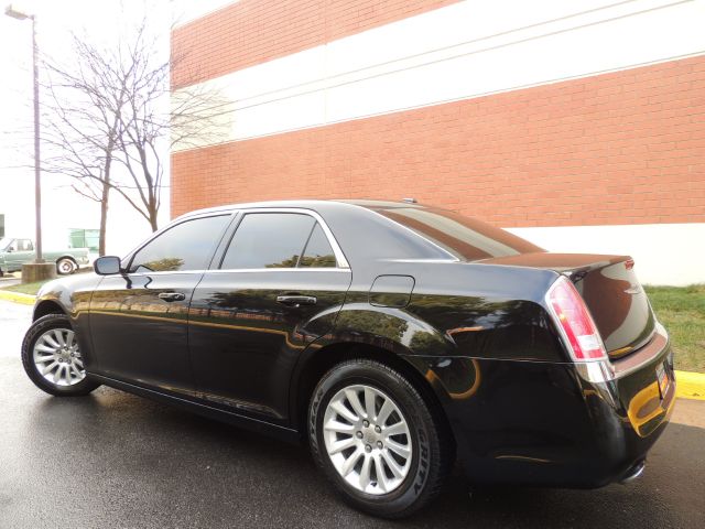 Chrysler 300 2011 photo 4