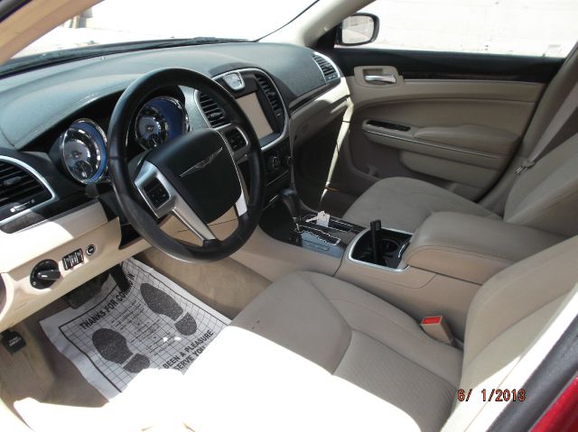 Chrysler 300 2011 photo 12