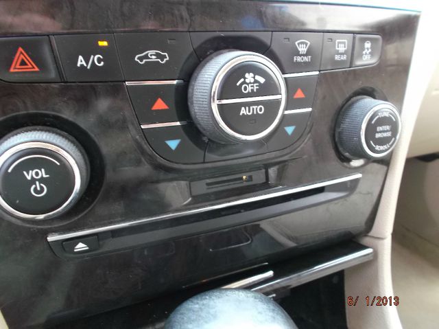 Chrysler 300 2011 photo 16