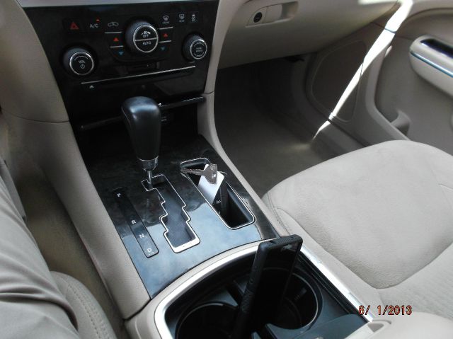 Chrysler 300 2011 photo 18