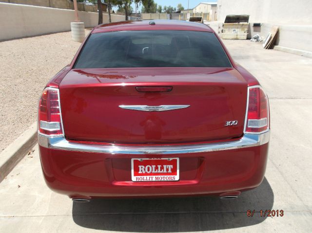 Chrysler 300 2011 photo 21