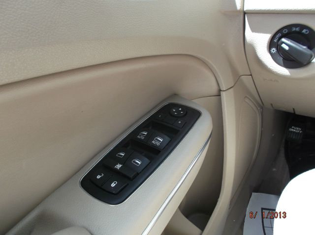 Chrysler 300 2011 photo 3