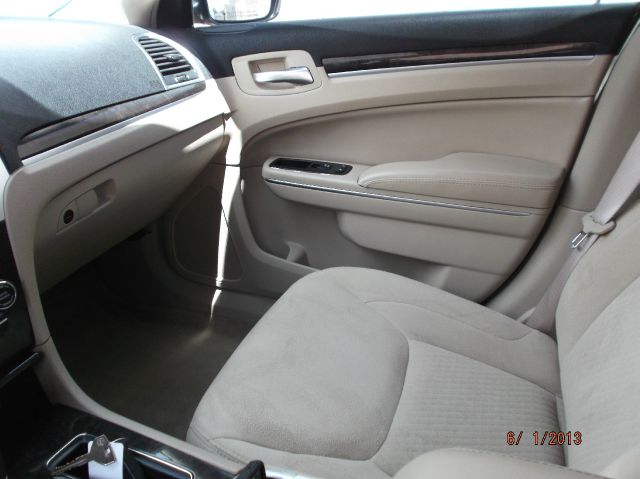 Chrysler 300 2011 photo 5