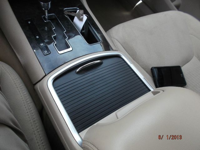 Chrysler 300 2011 photo 7