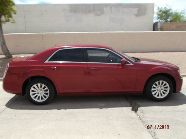 Chrysler 300 2011 photo 9