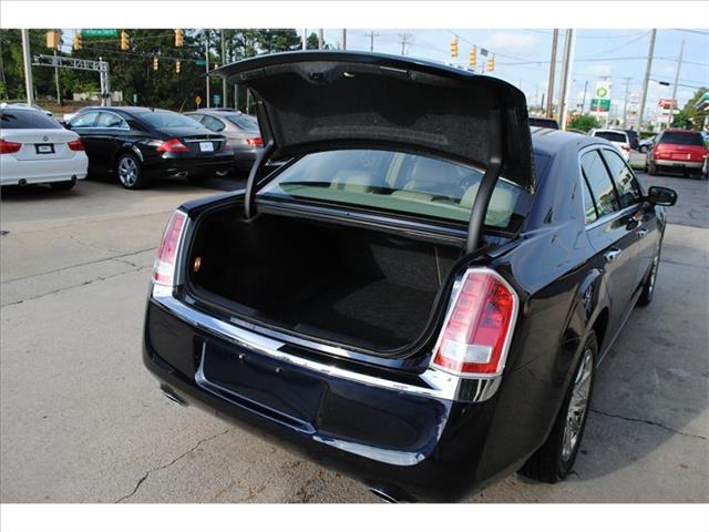 Chrysler 300 2011 photo 10