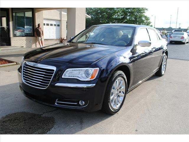 Chrysler 300 2011 photo 17