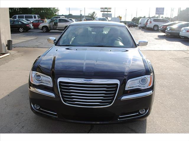 Chrysler 300 2011 photo 18