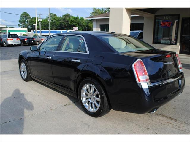 Chrysler 300 2011 photo 21