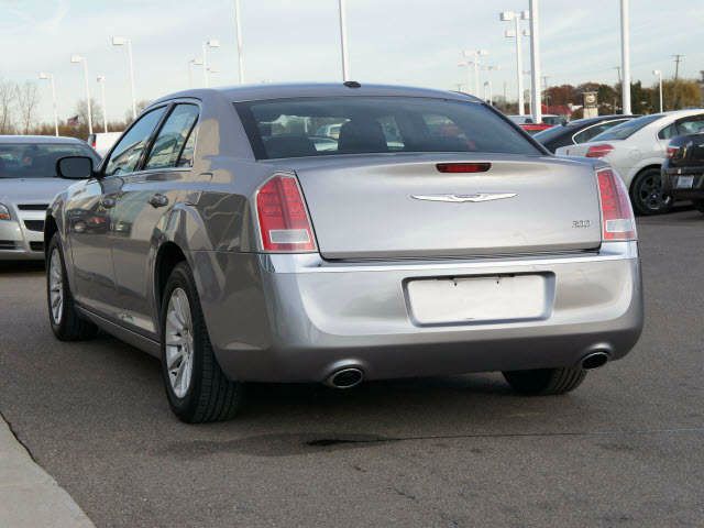 Chrysler 300 2011 photo 1