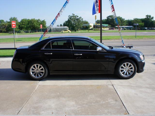 Chrysler 300 2011 photo 4