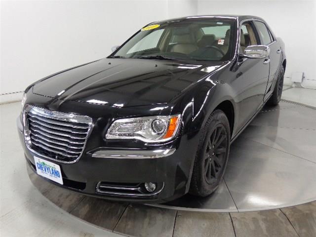 Chrysler 300 2011 photo 2