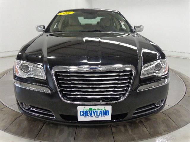 Chrysler 300 2011 photo 3