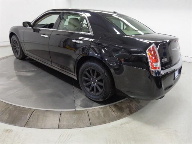 Chrysler 300 2011 photo 4