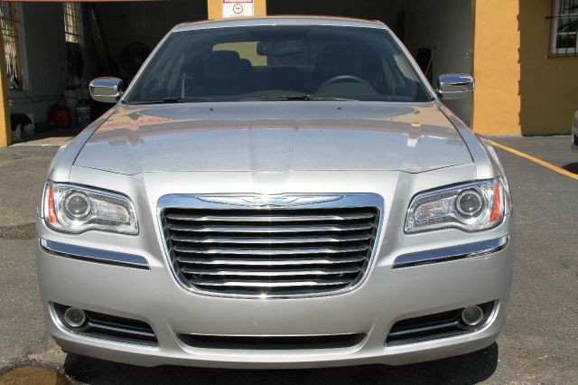 Chrysler 300 2012 photo 2