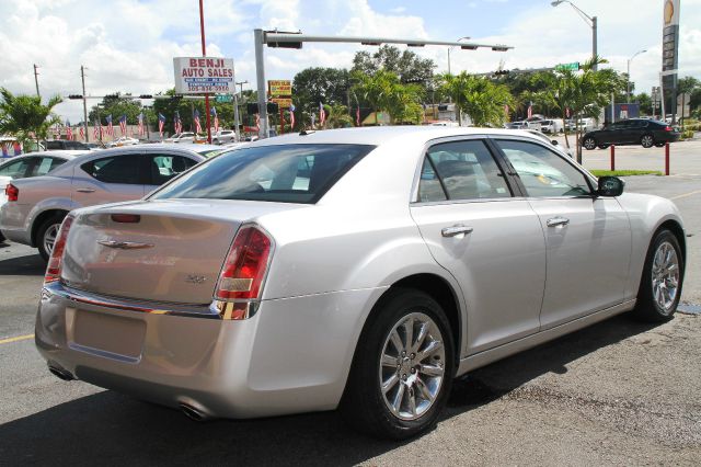 Chrysler 300 2012 photo 4