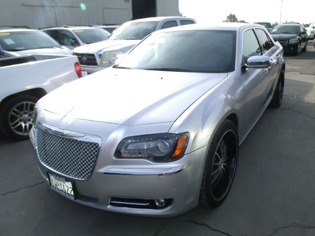 Chrysler 300 2012 photo 2