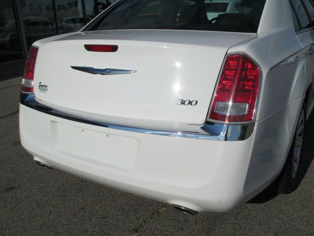 Chrysler 300 2012 photo 2