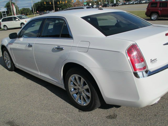 Chrysler 300 2012 photo 3